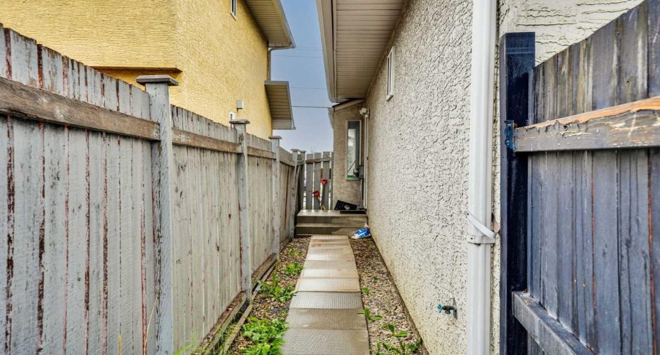 133 MARTINGLEN Way, Calgary, Alberta T3J 3J1, 5 Bedrooms Bedrooms, ,3 BathroomsBathrooms,Residential,For Sale,MARTINGLEN,A2316565