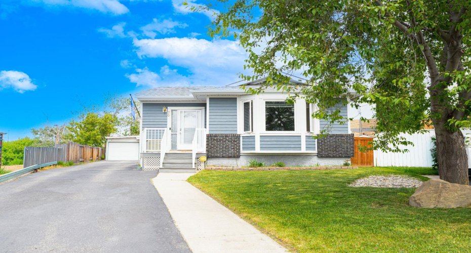 70 Elizabeth Way, Airdrie, Alberta T4B 2H6, 4 Bedrooms Bedrooms, ,3 BathroomsBathrooms,Residential,For Sale,Elizabeth,A2316637