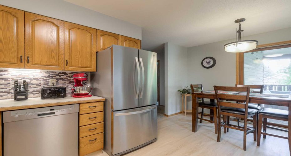 94 Elm Crescent, Lethbridge, Alberta T1K 4X1, 5 Bedrooms Bedrooms, ,3 BathroomsBathrooms,Residential,For Sale,Elm,A2316871
