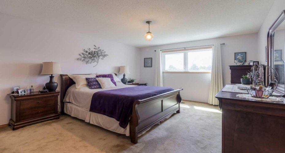 94 Elm Crescent, Lethbridge, Alberta T1K 4X1, 5 Bedrooms Bedrooms, ,3 BathroomsBathrooms,Residential,For Sale,Elm,A2316871