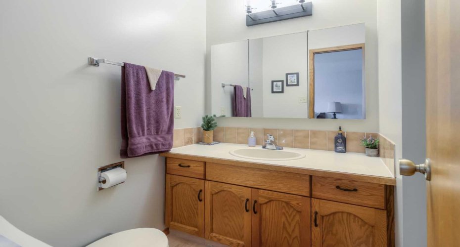94 Elm Crescent, Lethbridge, Alberta T1K 4X1, 5 Bedrooms Bedrooms, ,3 BathroomsBathrooms,Residential,For Sale,Elm,A2316871