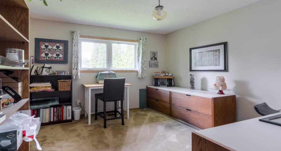 94 Elm Crescent, Lethbridge, Alberta T1K 4X1, 5 Bedrooms Bedrooms, ,3 BathroomsBathrooms,Residential,For Sale,Elm,A2316871