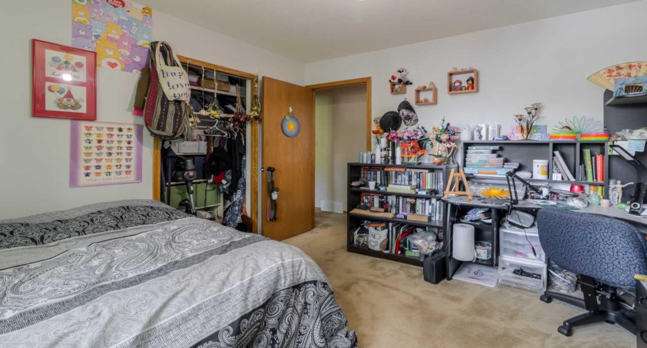 94 Elm Crescent, Lethbridge, Alberta T1K 4X1, 5 Bedrooms Bedrooms, ,3 BathroomsBathrooms,Residential,For Sale,Elm,A2316871