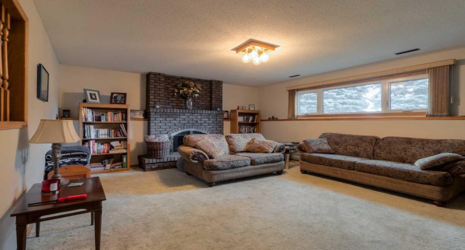 94 Elm Crescent, Lethbridge, Alberta T1K 4X1, 5 Bedrooms Bedrooms, ,3 BathroomsBathrooms,Residential,For Sale,Elm,A2316871