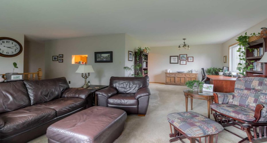 94 Elm Crescent, Lethbridge, Alberta T1K 4X1, 5 Bedrooms Bedrooms, ,3 BathroomsBathrooms,Residential,For Sale,Elm,A2316871