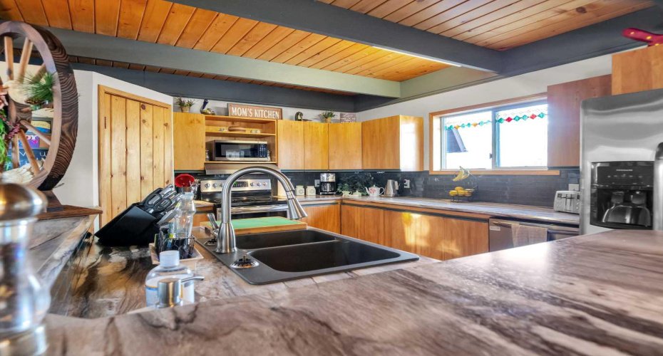 20 Lakeshore Drive, Rural Ponoka County, Alberta T0C 2J0, 3 Bedrooms Bedrooms, ,2 BathroomsBathrooms,Residential,For Sale,Lakeshore,A2316951