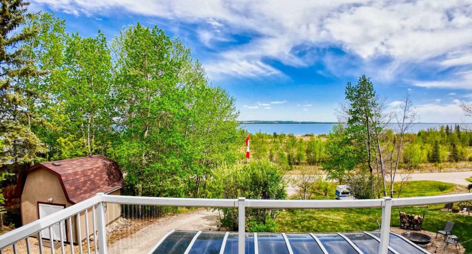 20 Lakeshore Drive, Rural Ponoka County, Alberta T0C 2J0, 3 Bedrooms Bedrooms, ,2 BathroomsBathrooms,Residential,For Sale,Lakeshore,A2316951