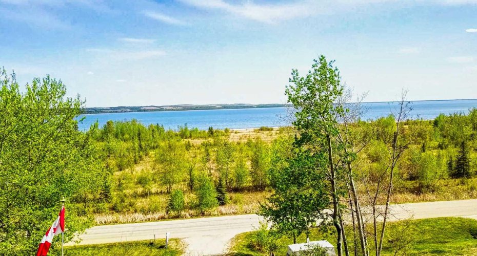 20 Lakeshore Drive, Rural Ponoka County, Alberta T0C 2J0, 3 Bedrooms Bedrooms, ,2 BathroomsBathrooms,Residential,For Sale,Lakeshore,A2316951
