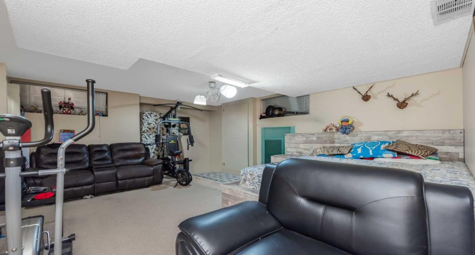 93 Saddleback Road, Calgary, Alberta T3J4K5, 3 Bedrooms Bedrooms, ,3 BathroomsBathrooms,Residential,For Sale,Saddleback,A2317260