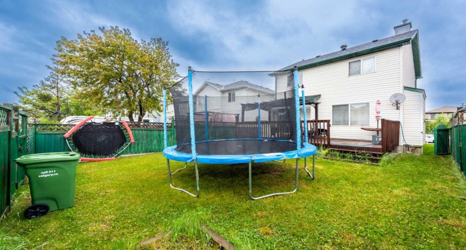 93 Saddleback Road, Calgary, Alberta T3J4K5, 3 Bedrooms Bedrooms, ,3 BathroomsBathrooms,Residential,For Sale,Saddleback,A2317260