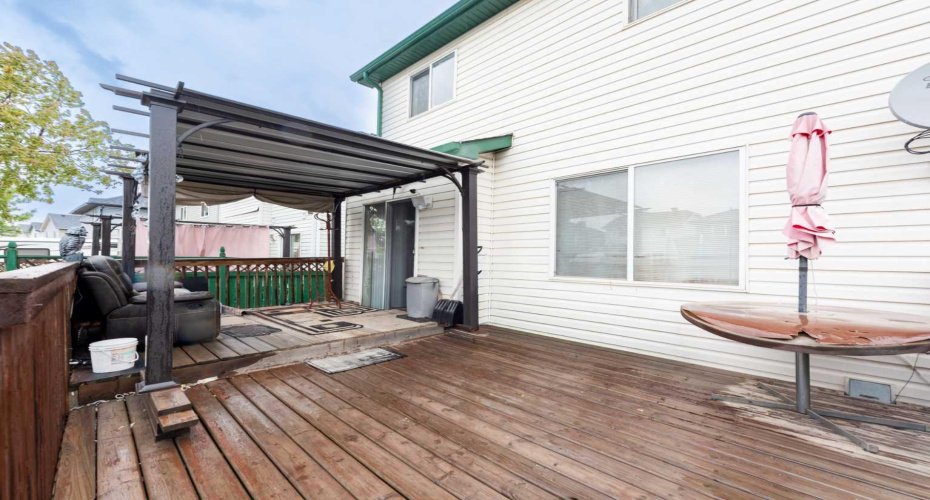 93 Saddleback Road, Calgary, Alberta T3J4K5, 3 Bedrooms Bedrooms, ,3 BathroomsBathrooms,Residential,For Sale,Saddleback,A2317260