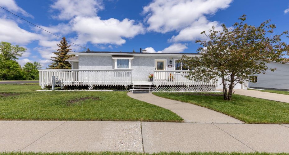 593 3 Avenue, Cardston, Alberta T0K 0K0, 4 Bedrooms Bedrooms, ,2 BathroomsBathrooms,Residential,For Sale,3,A2317560