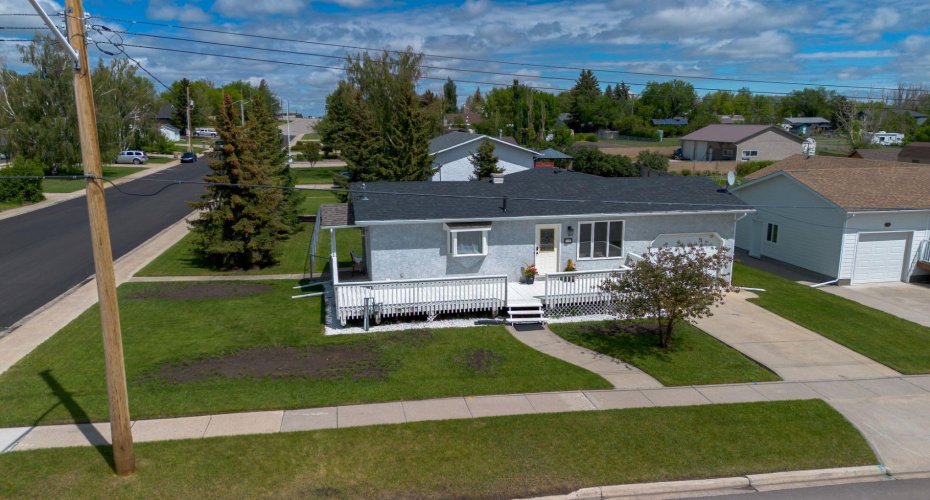 593 3 Avenue, Cardston, Alberta T0K 0K0, 4 Bedrooms Bedrooms, ,2 BathroomsBathrooms,Residential,For Sale,3,A2317560