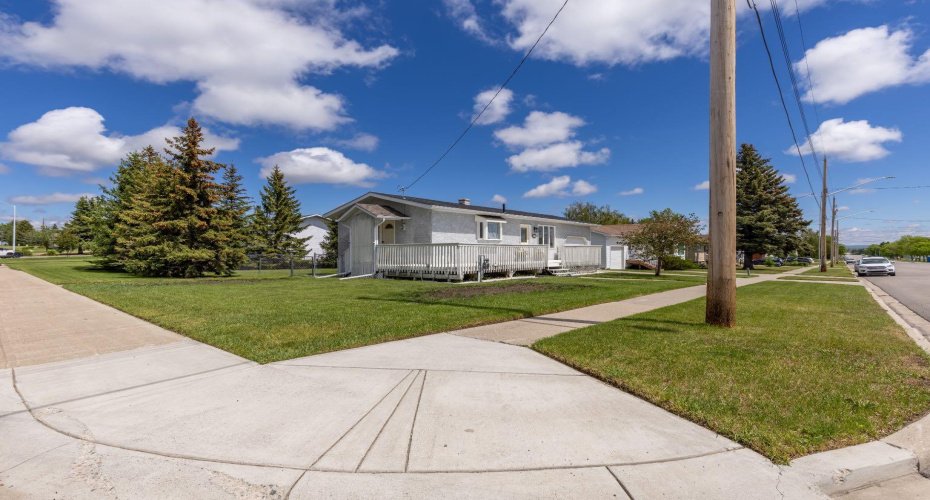 593 3 Avenue, Cardston, Alberta T0K 0K0, 4 Bedrooms Bedrooms, ,2 BathroomsBathrooms,Residential,For Sale,3,A2317560
