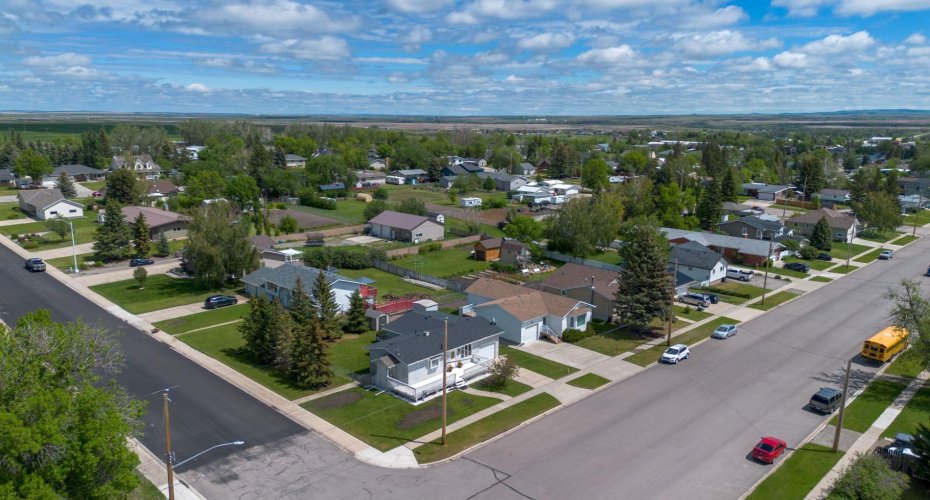 593 3 Avenue, Cardston, Alberta T0K 0K0, 4 Bedrooms Bedrooms, ,2 BathroomsBathrooms,Residential,For Sale,3,A2317560