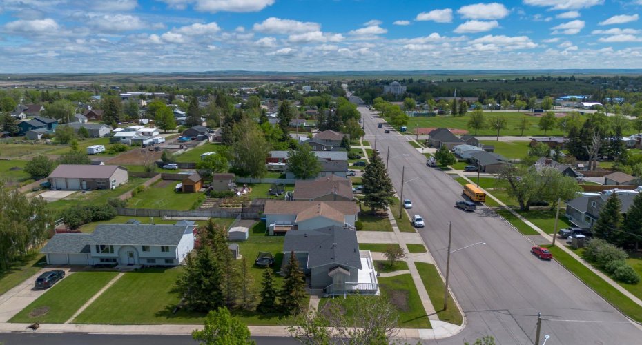 593 3 Avenue, Cardston, Alberta T0K 0K0, 4 Bedrooms Bedrooms, ,2 BathroomsBathrooms,Residential,For Sale,3,A2317560