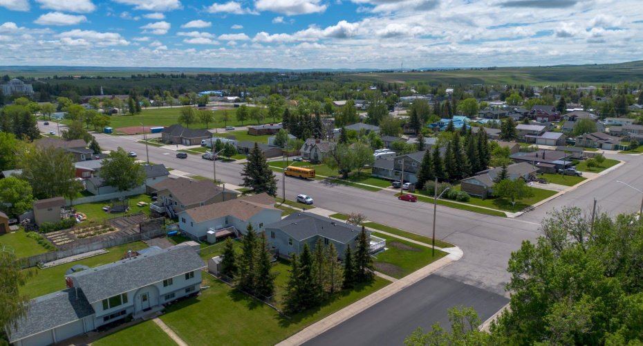 593 3 Avenue, Cardston, Alberta T0K 0K0, 4 Bedrooms Bedrooms, ,2 BathroomsBathrooms,Residential,For Sale,3,A2317560