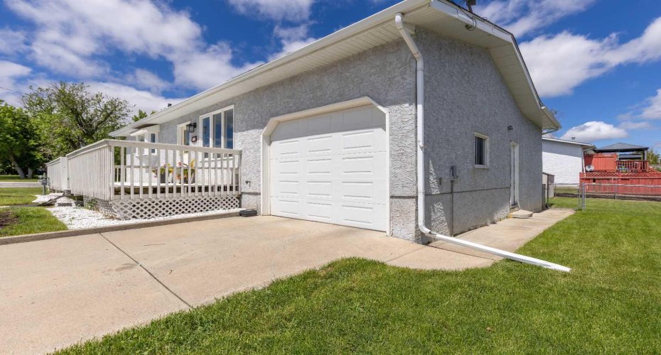 593 3 Avenue, Cardston, Alberta T0K 0K0, 4 Bedrooms Bedrooms, ,2 BathroomsBathrooms,Residential,For Sale,3,A2317560