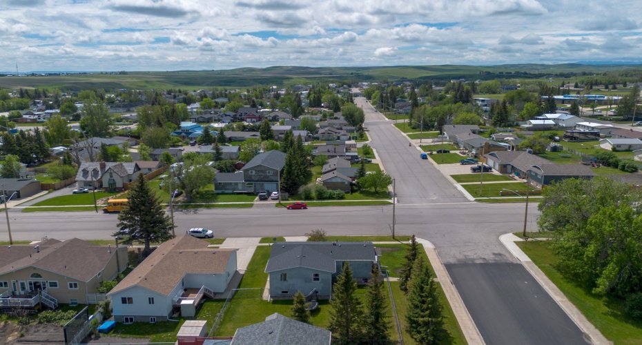 593 3 Avenue, Cardston, Alberta T0K 0K0, 4 Bedrooms Bedrooms, ,2 BathroomsBathrooms,Residential,For Sale,3,A2317560