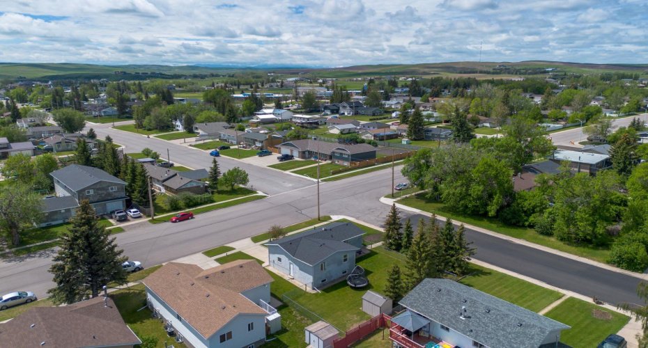 593 3 Avenue, Cardston, Alberta T0K 0K0, 4 Bedrooms Bedrooms, ,2 BathroomsBathrooms,Residential,For Sale,3,A2317560