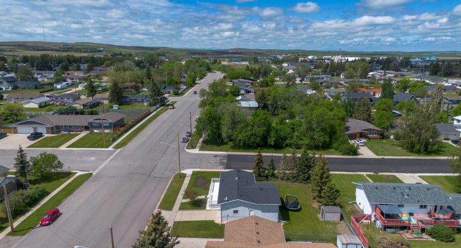 593 3 Avenue, Cardston, Alberta T0K 0K0, 4 Bedrooms Bedrooms, ,2 BathroomsBathrooms,Residential,For Sale,3,A2317560