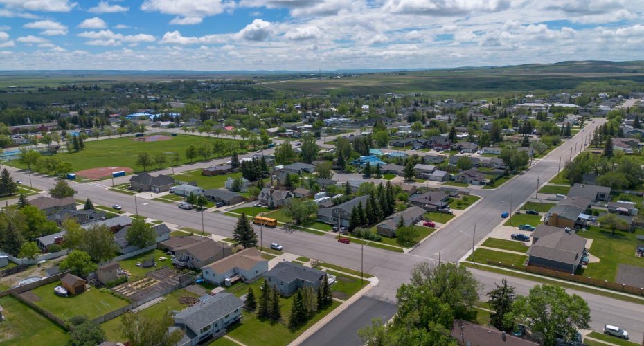 593 3 Avenue, Cardston, Alberta T0K 0K0, 4 Bedrooms Bedrooms, ,2 BathroomsBathrooms,Residential,For Sale,3,A2317560