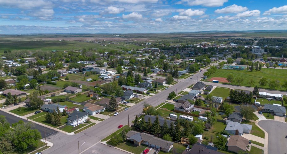 593 3 Avenue, Cardston, Alberta T0K 0K0, 4 Bedrooms Bedrooms, ,2 BathroomsBathrooms,Residential,For Sale,3,A2317560