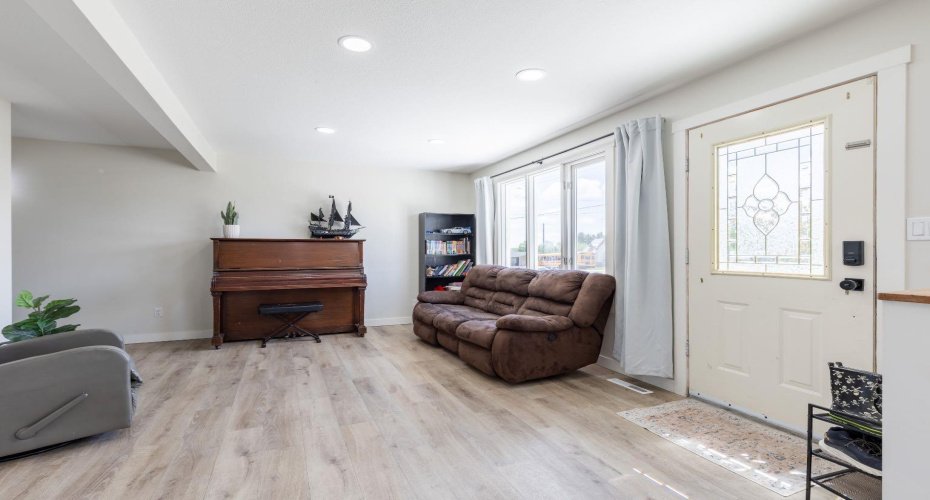593 3 Avenue, Cardston, Alberta T0K 0K0, 4 Bedrooms Bedrooms, ,2 BathroomsBathrooms,Residential,For Sale,3,A2317560