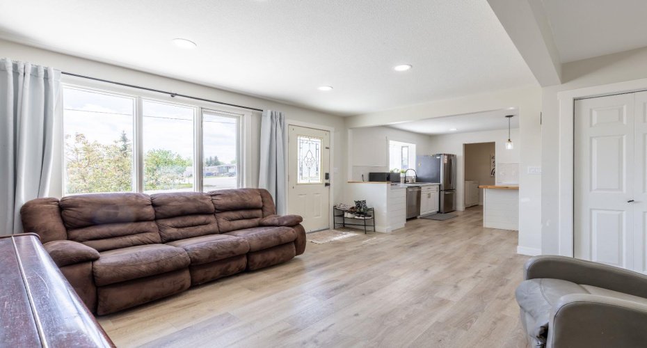 593 3 Avenue, Cardston, Alberta T0K 0K0, 4 Bedrooms Bedrooms, ,2 BathroomsBathrooms,Residential,For Sale,3,A2317560