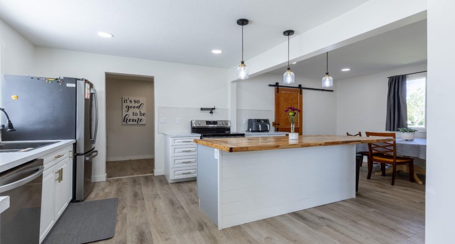 593 3 Avenue, Cardston, Alberta T0K 0K0, 4 Bedrooms Bedrooms, ,2 BathroomsBathrooms,Residential,For Sale,3,A2317560