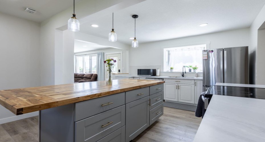 593 3 Avenue, Cardston, Alberta T0K 0K0, 4 Bedrooms Bedrooms, ,2 BathroomsBathrooms,Residential,For Sale,3,A2317560