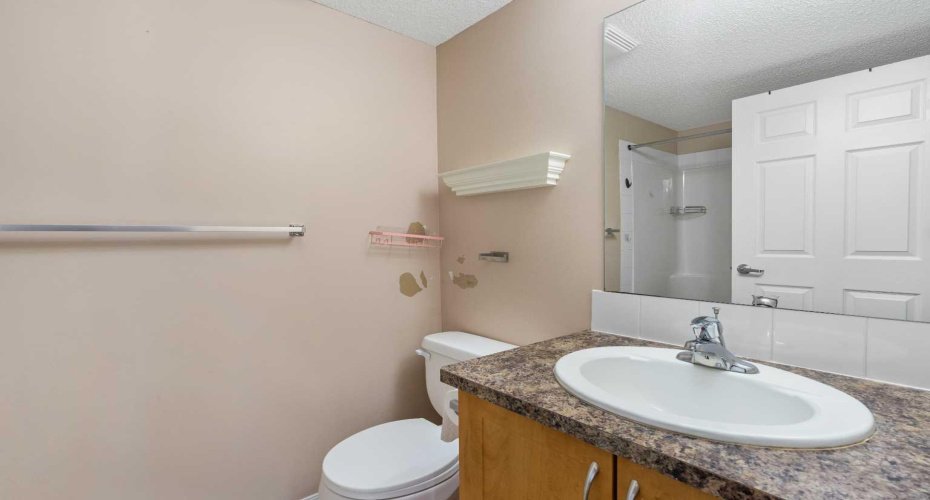 700 Willowbrook Road, Airdrie, Alberta T4B 0L5, 2 Bedrooms Bedrooms, ,2 BathroomsBathrooms,Residential,For Sale,Willowbrook,A2317717