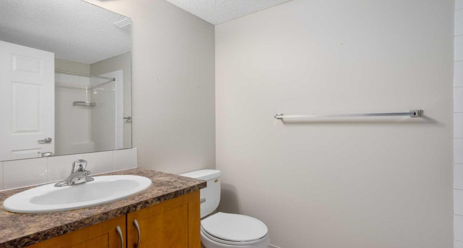 700 Willowbrook Road, Airdrie, Alberta T4B 0L5, 2 Bedrooms Bedrooms, ,2 BathroomsBathrooms,Residential,For Sale,Willowbrook,A2317717