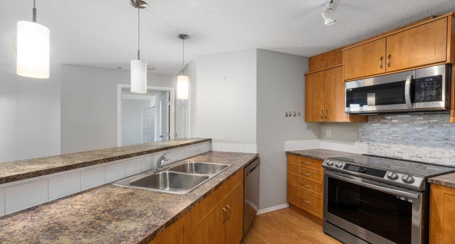 700 Willowbrook Road, Airdrie, Alberta T4B 0L5, 2 Bedrooms Bedrooms, ,2 BathroomsBathrooms,Residential,For Sale,Willowbrook,A2317717