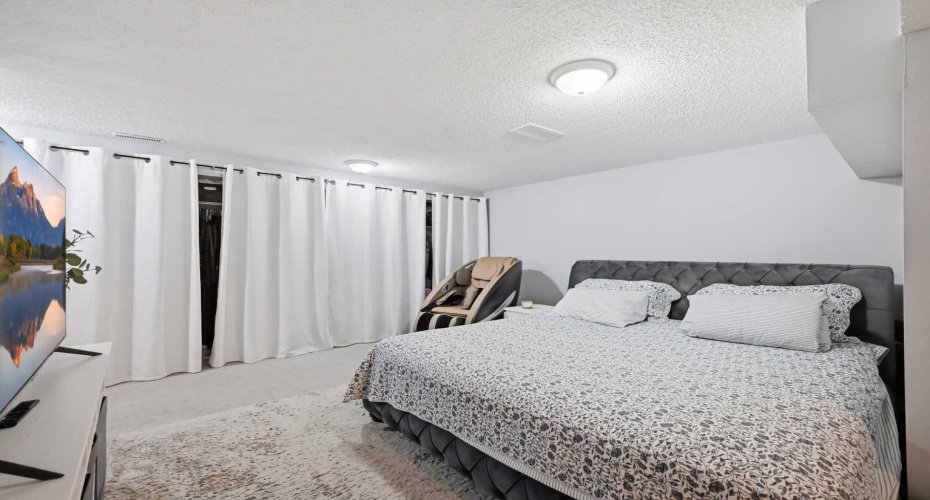 1155 Falconridge Drive, Calgary, Alberta T3J 1E1, 3 Bedrooms Bedrooms, ,2 BathroomsBathrooms,Residential,For Sale,Falconridge,A2318172