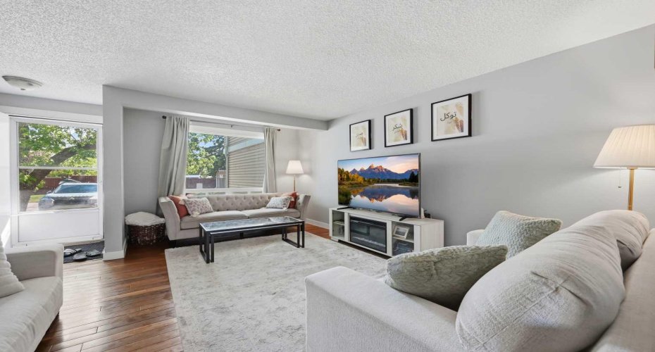 1155 Falconridge Drive, Calgary, Alberta T3J 1E1, 3 Bedrooms Bedrooms, ,2 BathroomsBathrooms,Residential,For Sale,Falconridge,A2318172