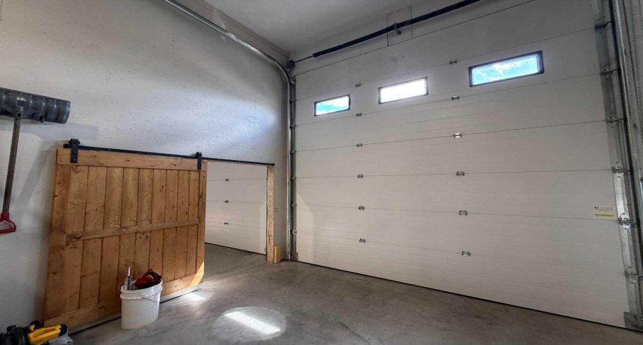3740 30 Street, Lethbridge, Alberta T1H 6Z4, ,Commercial,For Sale,30,A2319327