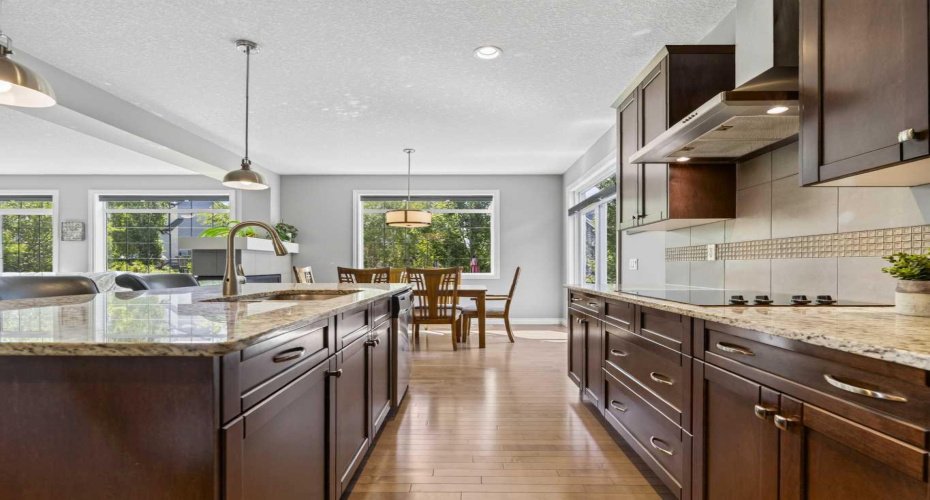193 Kinniburgh Way, Chestermere, Alberta T1X 0R8, 5 Bedrooms Bedrooms, ,4 BathroomsBathrooms,Residential,For Sale,Kinniburgh,A2321879