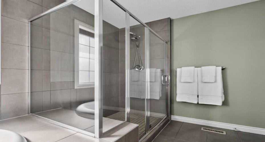 193 Kinniburgh Way, Chestermere, Alberta T1X 0R8, 5 Bedrooms Bedrooms, ,4 BathroomsBathrooms,Residential,For Sale,Kinniburgh,A2321879