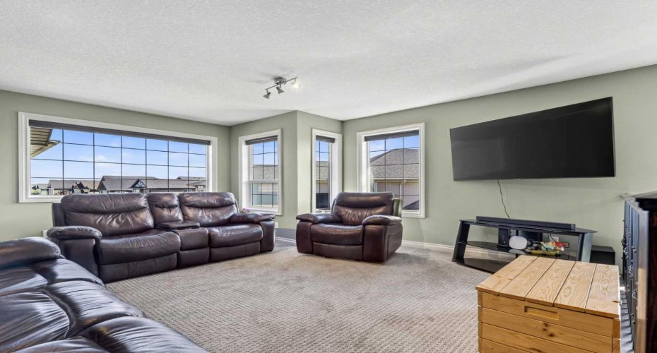 193 Kinniburgh Way, Chestermere, Alberta T1X 0R8, 5 Bedrooms Bedrooms, ,4 BathroomsBathrooms,Residential,For Sale,Kinniburgh,A2321879