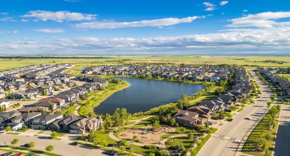 193 Kinniburgh Way, Chestermere, Alberta T1X 0R8, 5 Bedrooms Bedrooms, ,4 BathroomsBathrooms,Residential,For Sale,Kinniburgh,A2321879