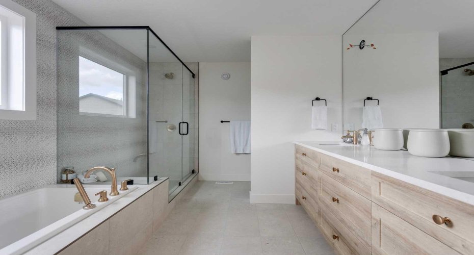 5-piece Master Ensuite with Soaker Tub, Dual Sink Vanity & Glass Shower