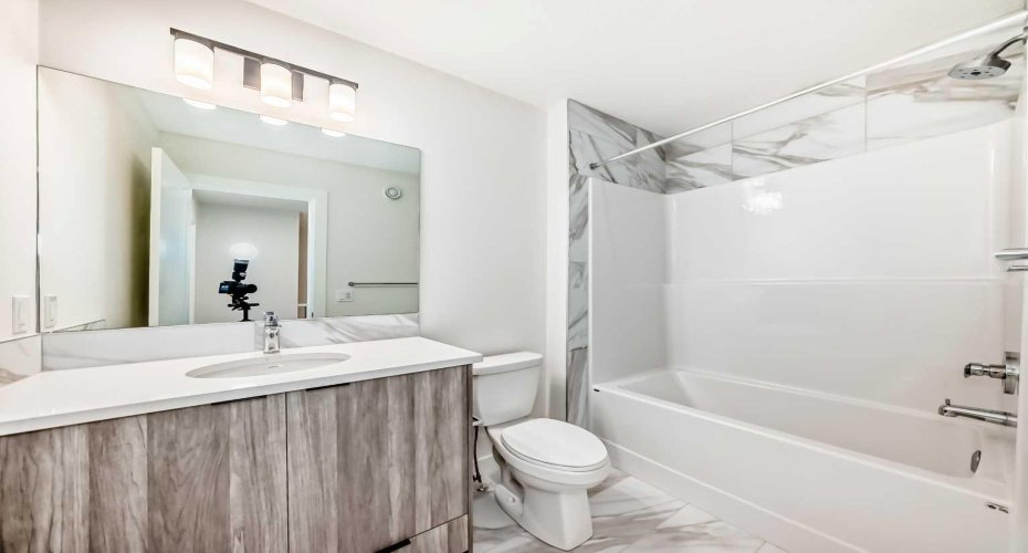 Upper Floor Main Bath
