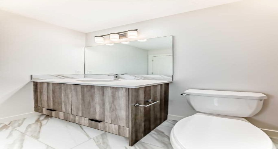 Upper Floor Main Bath