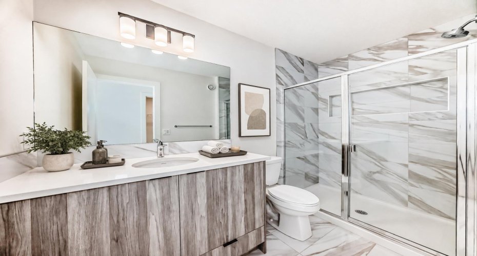 VIRTUALLY STAGED • Master Ensuite