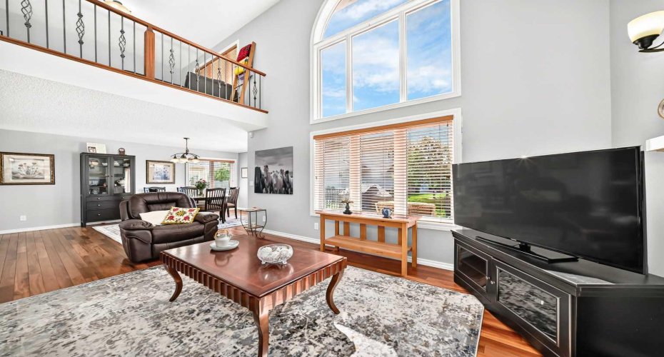 Bright View (Living Room)