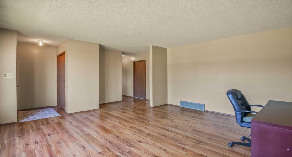 4833 49 Street, Olds, Alberta T4H 1E3, 4 Bedrooms Bedrooms, ,2 BathroomsBathrooms,Residential,For Sale,49,A2323798