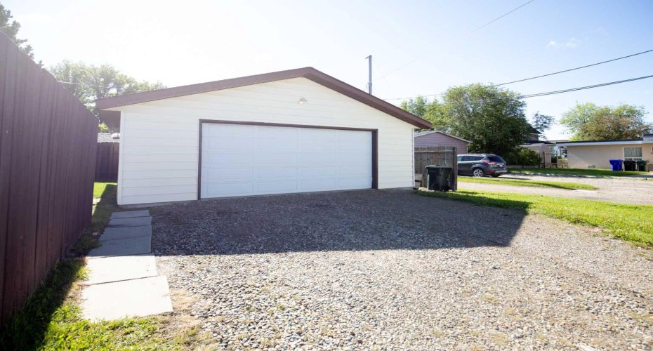 4833 49 Street, Olds, Alberta T4H 1E3, 4 Bedrooms Bedrooms, ,2 BathroomsBathrooms,Residential,For Sale,49,A2323798