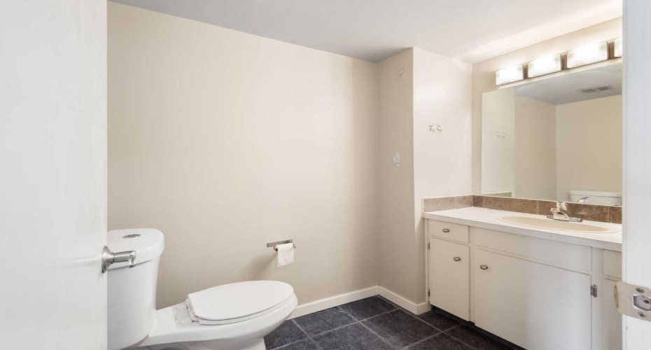 1305 Glenmore Trail, Calgary, Alberta T2V 4Y8, 2 Bedrooms Bedrooms, ,2 BathroomsBathrooms,Residential,For Sale,Glenmore,A2323811