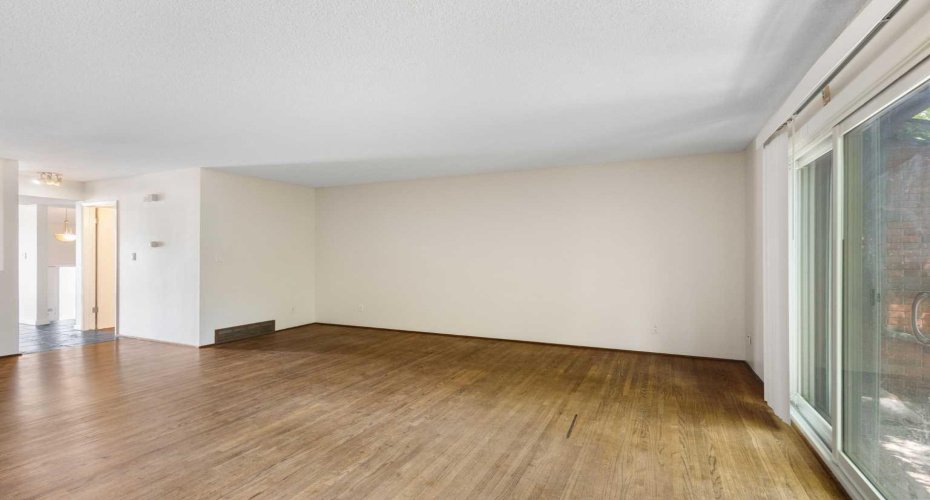 1305 Glenmore Trail, Calgary, Alberta T2V 4Y8, 2 Bedrooms Bedrooms, ,2 BathroomsBathrooms,Residential,For Sale,Glenmore,A2323811